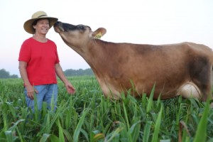 1u4b0381 cow kissing darlene
